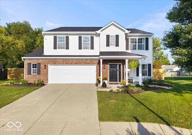 Photo 3 of Sale Pending at 2818 Limber Pine Dr, Whiteland, IN 46184 | MLS# 22123953 | Listing updated on 2026-09-15