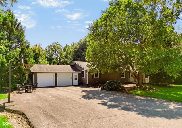 Photo 2 of Sale Pending at 12415 Hoover Rd, Carmel, IN 46032 | MLS# 22123966 | Listing updated on 2026-09-21
