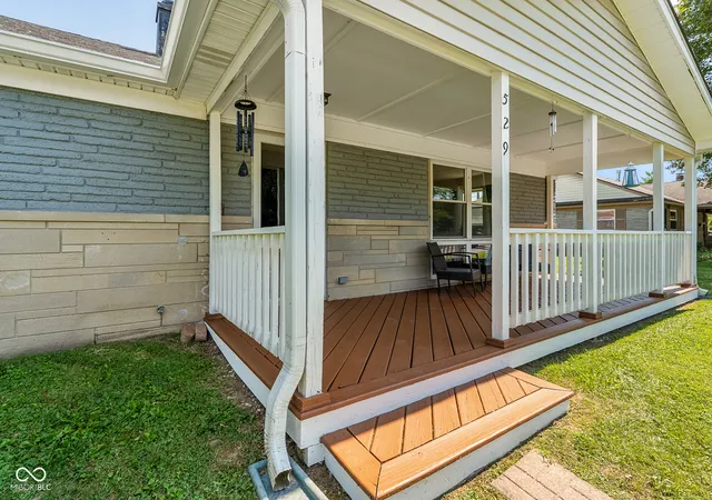 Photo 4 of Sale Pending at 529 Park Dr, Greenwood, IN 46143 | MLS# 22123970 | Listing updated on 2026-09-11