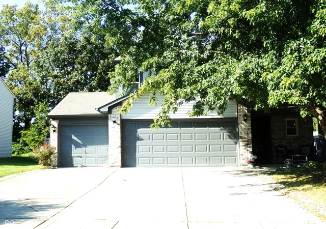 Photo 1 of Sale Pending at 8922 Lighthorse Dr, Indianapolis, IN 46231 | MLS# 22124063 | Listing updated on 2026-09-11