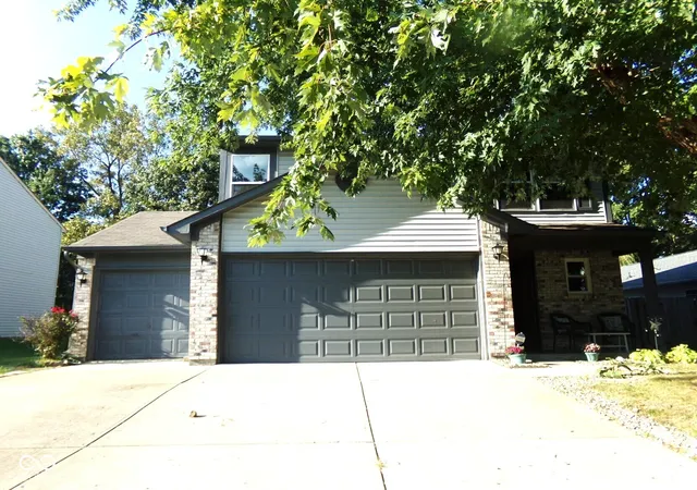 Photo 2 of Sale Pending at 8922 Lighthorse Dr, Indianapolis, IN 46231 | MLS# 22124063 | Listing updated on 2026-09-11