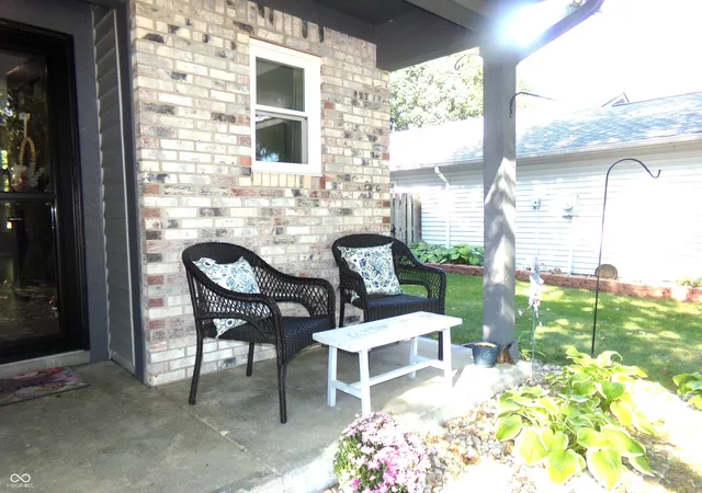 Photo 3 of Sale Pending at 8922 Lighthorse Dr, Indianapolis, IN 46231 | MLS# 22124063 | Listing updated on 2026-09-11