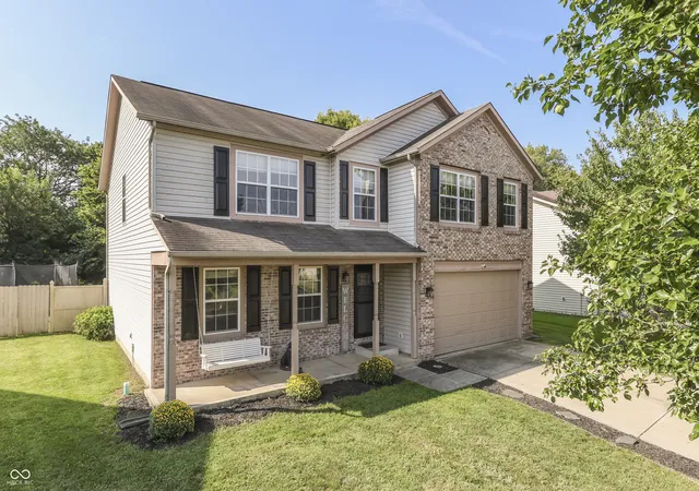 Photo 2 of Sale Pending at 919 Angus Ln, Indianapolis, IN 46217 | MLS# 22124069 | Listing updated on 2026-09-10