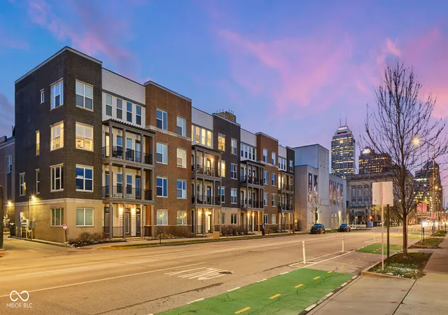 Photo 1 of Condo for sale at 727 N Illinois St #204, Indianapolis, IN 46204 | MLS# 22124128 | Listing updated on 2026-09-11