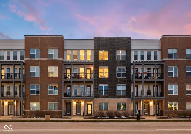 Photo 2 of Condo for sale at 727 N Illinois St #204, Indianapolis, IN 46204 | MLS# 22124128 | Listing updated on 2026-09-11