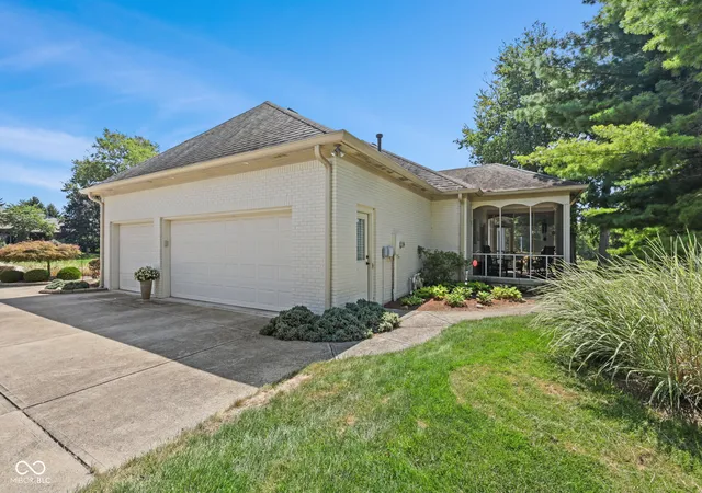 Photo 3 of Single family home for sale at 2668 Forest Hills Blvd, Greenwood, IN 46143 | MLS# 22124135 | Listing updated on 2026-09-12