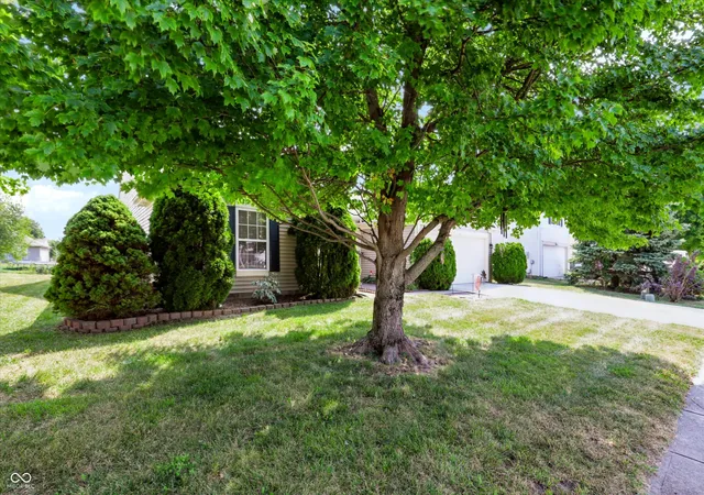 Photo 3 of Sale Pending at 5629 Olive Branch Way, Indianapolis, IN 46237 | MLS# 22124153 | Listing updated on 2026-09-23
