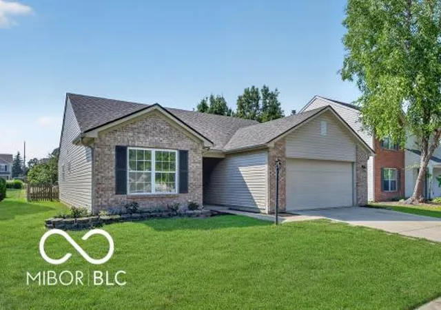 Photo 2 of Single family home for sale at 18907 Prairie Xing Dr, Noblesville, IN 46062 | MLS# 22124159 | Listing updated on 2026-09-25