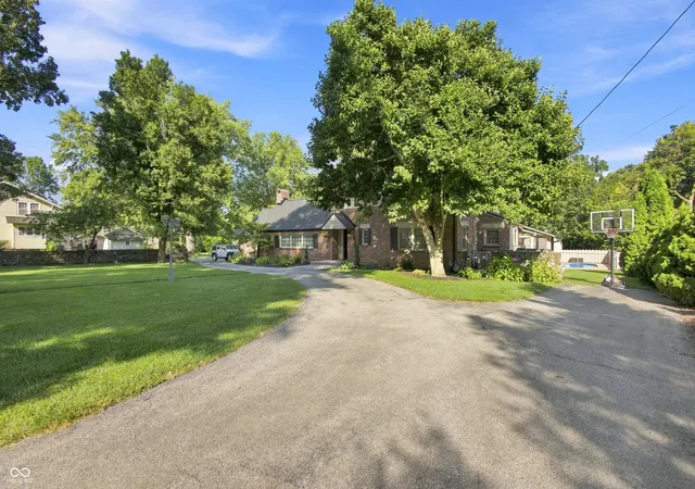 Photo 3 of Single family home for sale at 801 Eastwood Dr, Frankfort, IN 46041 | MLS# 22124161 | Listing updated on 2026-09-11