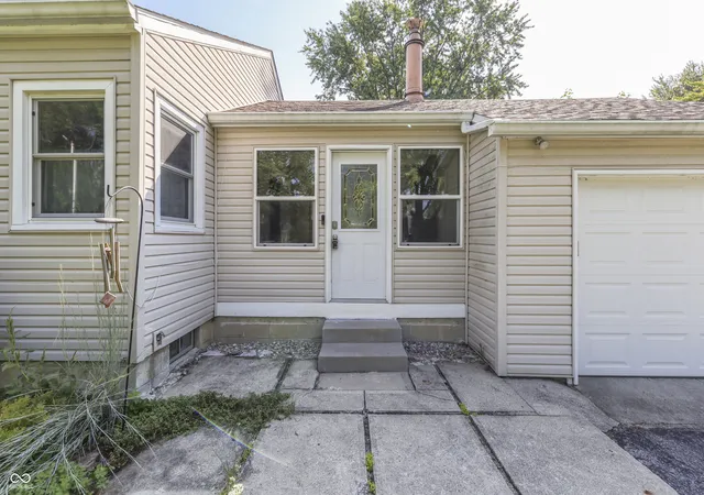 Photo 4 of Single family home for sale at 6055 Manker St, Indianapolis, IN 46227 | MLS# 22124168 | Listing updated on 2026-10-07