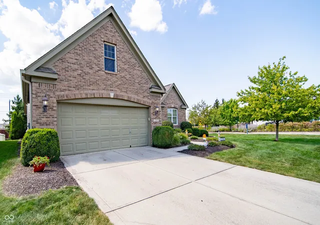 Photo 2 of Sale Pending at 1385 Trescott Dr, Westfield, IN 46074 | MLS# 22124195 | Listing updated on 2026-09-15