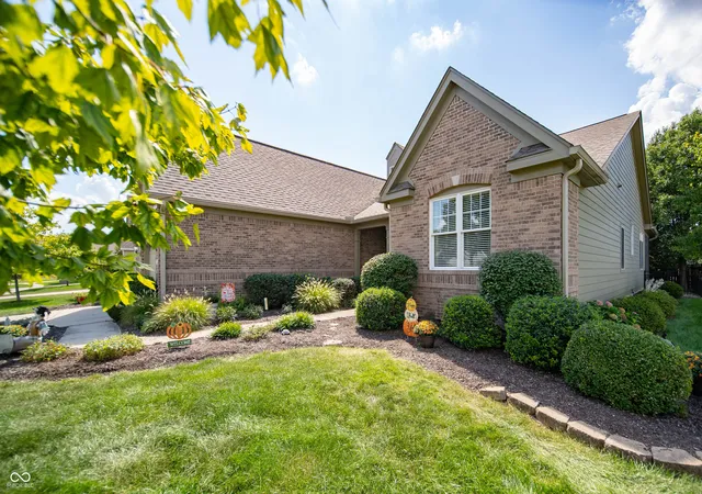 Photo 3 of Sale Pending at 1385 Trescott Dr, Westfield, IN 46074 | MLS# 22124195 | Listing updated on 2026-09-15