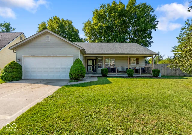 Photo 1 of Single family home for sale at 1401 Fox Ridge Dr, Shelbyville, IN 46176 | MLS# 22124247 | Listing updated on 2026-09-28