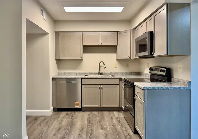 Photo 3 of Single family home for sale at 939 Sawmill Rd, Whiteland, IN 46184 | MLS# 22124252 | Listing updated on 2026-09-11