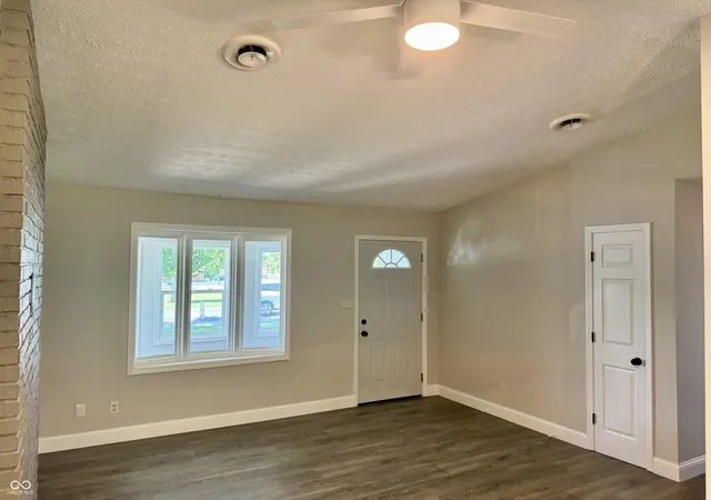 Photo 4 of Single family home for sale at 939 Sawmill Rd, Whiteland, IN 46184 | MLS# 22124252 | Listing updated on 2026-09-11