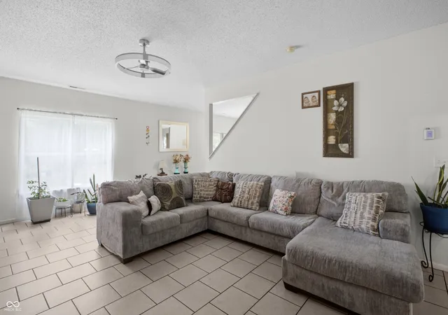 Photo 3 of Single family home for sale at 3087 Rolling Knoll Ln, Columbus, IN 47201 | MLS# 22124295 | Listing updated on 2026-09-11
