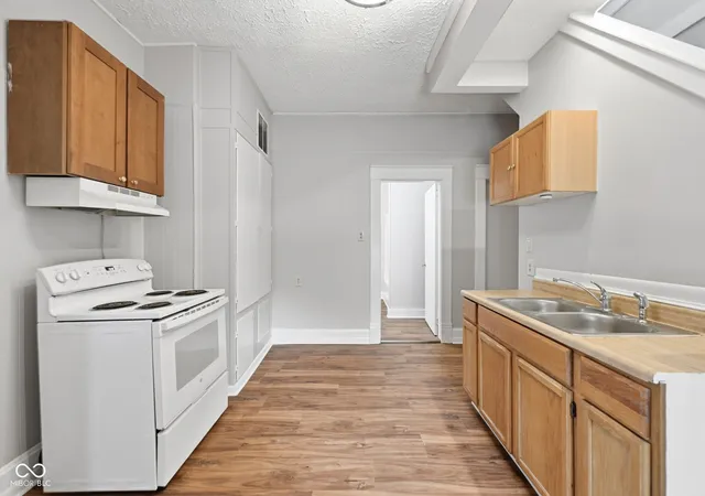 Photo 4 of Single family home for sale at 303 Bishop St, Mooresville, IN 46158 | MLS# 22124322 | Listing updated on 2026-10-06
