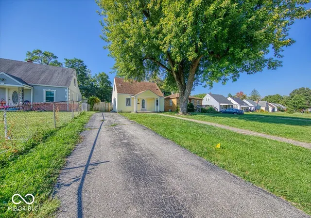 Photo 3 of Single family home for sale at 4565 Brookville Rd, Indianapolis, IN 46201 | MLS# 22124326 | Listing updated on 2026-09-21