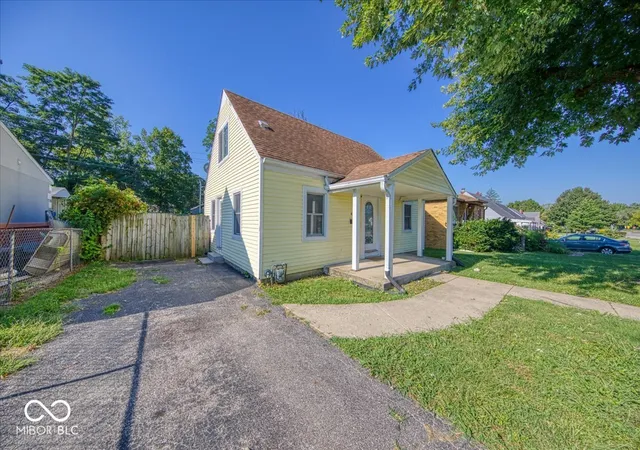 Photo 3 of Single family home for sale at 4565 Brookville Rd, Indianapolis, IN 46201 | MLS# 22124326 | Listing updated on 2026-10-08