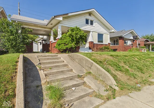 Photo 2 of Single family home for sale at 620 E 29th Street, Anderson, IN 46016 | MLS# 22124327 | Listing updated on 2026-09-12