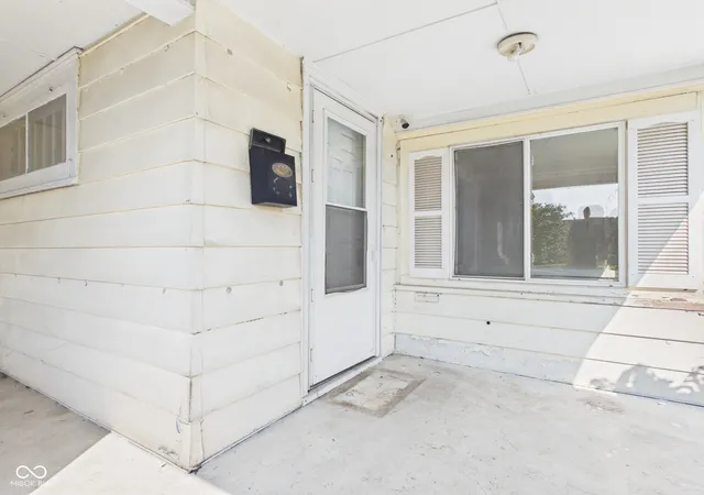 Photo 4 of Single family home for sale at 620 E 29th Street, Anderson, IN 46016 | MLS# 22124327 | Listing updated on 2026-09-12