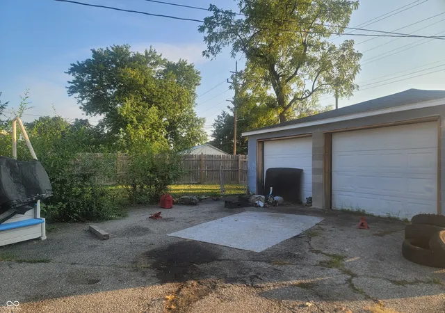 Photo 4 of Single family home for sale at 121 Jones St, Columbus, IN 47201 | MLS# 22124380 | Listing updated on 2026-09-10