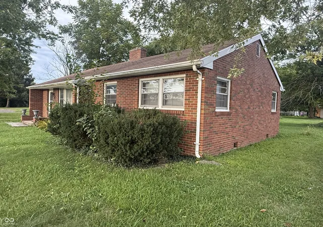 Photo 2 of Single family home for sale at 1512 S Elm, Crawfordsville, IN 47933 | MLS# 22124393 | Listing updated on 2026-09-14