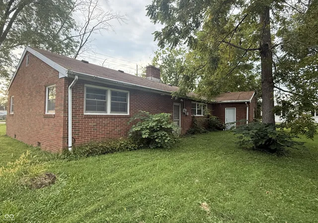 Photo 3 of Single family home for sale at 1512 S Elm, Crawfordsville, IN 47933 | MLS# 22124393 | Listing updated on 2026-09-14