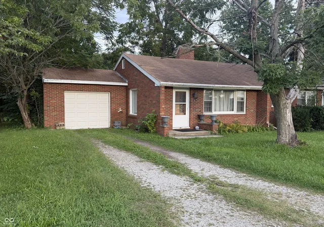 Photo 3 of Single family home for sale at 1512 S Elm, Crawfordsville, IN 47933 | MLS# 22124393 | Listing updated on 2026-09-14