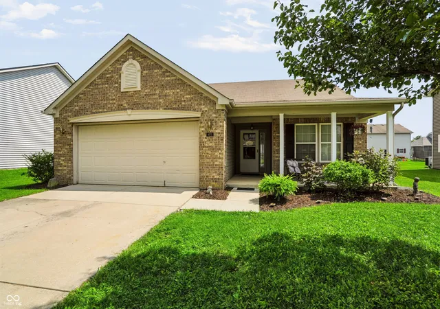 Photo 2 of Single family home for sale at 6171 N Woods Edge Dr, Mc Cordsville, IN 46055 | MLS# 22124433 | Listing updated on 2026-10-05