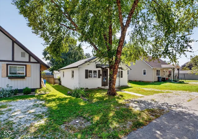 Photo 3 of Sale Pending at 129 W Neal St, Cicero, IN 46034 | MLS# 22124451 | Listing updated on 2026-09-10