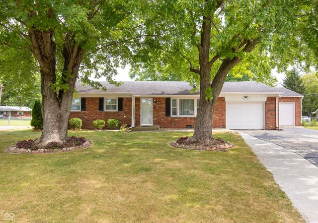 Photo 2 of Sale Pending at 3024 Marywood Ct, Indianapolis, IN 46227 | MLS# 22124491 | Listing updated on 2026-09-30