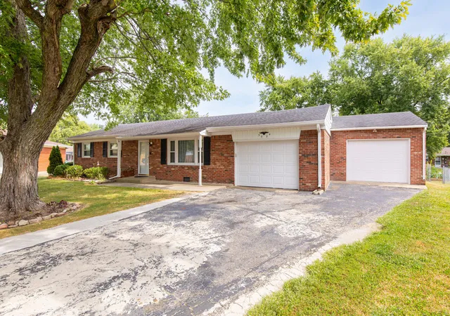 Photo 3 of Sale Pending at 3024 Marywood Ct, Indianapolis, IN 46227 | MLS# 22124491 | Listing updated on 2026-09-30