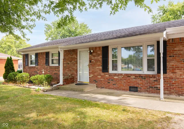 Photo 3 of Sale Pending at 3024 Marywood Ct, Indianapolis, IN 46227 | MLS# 22124491 | Listing updated on 2026-09-30
