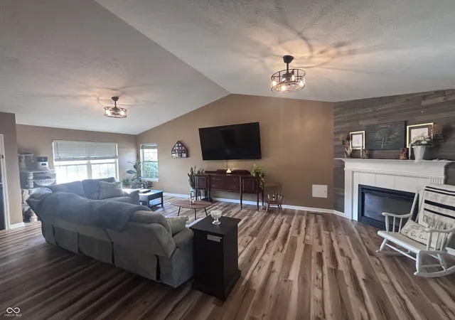 Photo 3 of Single family home for sale at 4252 Fiddlesticks Dr, Lafayette, IN 47909 | MLS# 22124522 | Listing updated on 2026-09-12