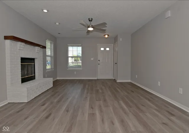 Photo 4 of Single family home for sale at 8446 Silverado Dr, Indianapolis, IN 46237 | MLS# 22124526 | Listing updated on 2026-10-23