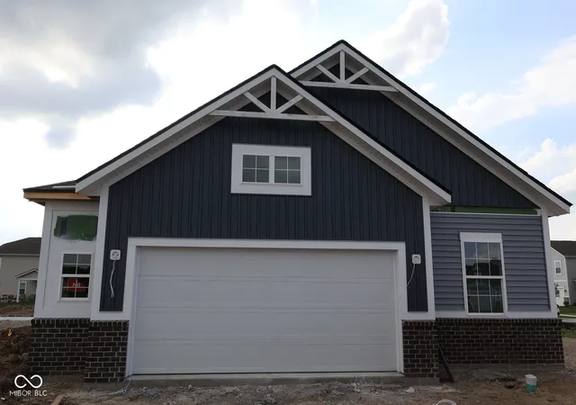 Photo 2 of Single family home for sale at 2237 Bear Oak Run, Shelbyville, IN 46176 | MLS# 22124531 | Listing updated on 2026-09-29
