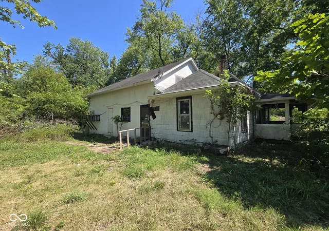 Photo 3 of Sale Pending at 7155 E Cass Main St, Sullivan, IN 47882 | MLS# 22124596 | Listing updated on 2026-10-26