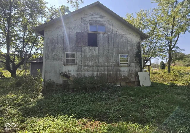 Photo 4 of Sale Pending at 7155 E Cass Main St, Sullivan, IN 47882 | MLS# 22124596 | Listing updated on 2026-10-26