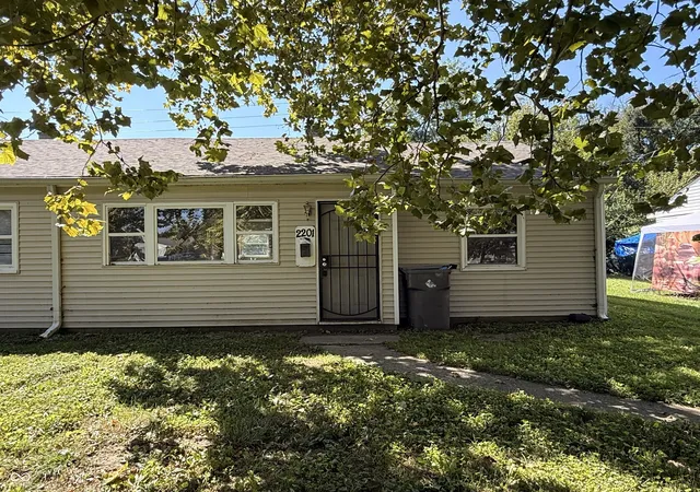 Photo 2 of Sale Pending at 2201 Admiral Dr, Indianapolis, IN 46219 | MLS# 22124631 | Listing updated on 2026-09-26