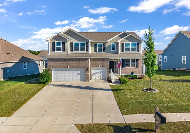 Photo 1 of Single family home for sale at 6889 Bryant Pl, Plainfield, IN 46168 | MLS# 22124682 | Listing updated on 2026-09-21