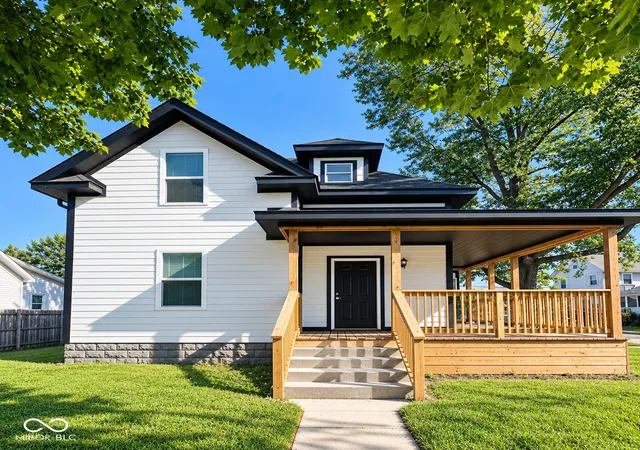Photo 1 of Sale Pending at 902 W Charles St, Muncie, IN 47305 | MLS# 22124707 | Listing updated on 2026-09-26