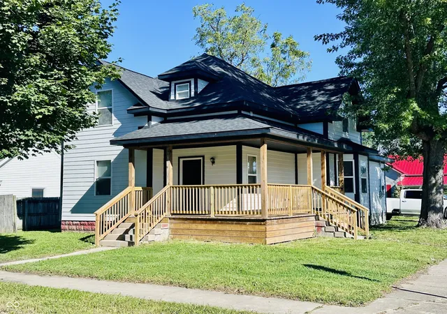 Photo 3 of Sale Pending at 902 W Charles St, Muncie, IN 47305 | MLS# 22124707 | Listing updated on 2026-09-26