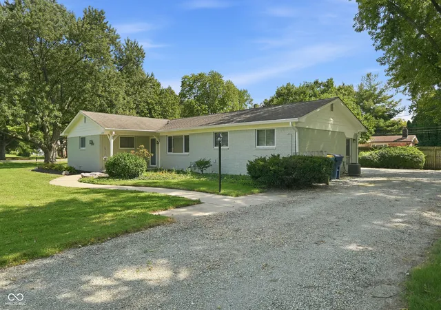 Photo 3 of Single family home for sale at 10284 Orchard Park Dr S, Carmel, IN 46280 | MLS# 22124721 | Listing updated on 2026-09-10