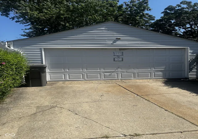 Photo 3 of Single family home for sale at 1433 Charles St, Indianapolis, IN 46225 | MLS# 22124727 | Listing updated on 2026-10-08