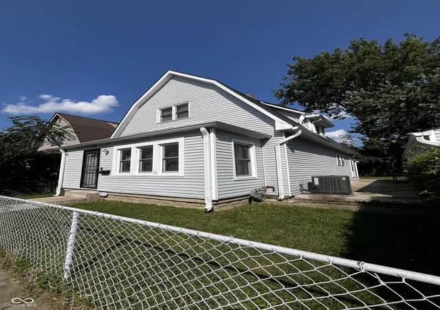 Photo 4 of Single family home for sale at 1433 Charles St, Indianapolis, IN 46225 | MLS# 22124727 | Listing updated on 2026-10-08