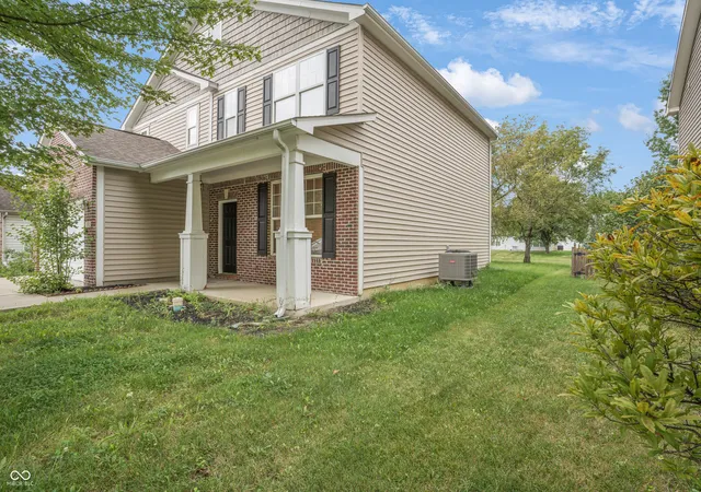 Photo 3 of Single family home for sale at 272 Brookview Dr, Brownsburg, IN 46112 | MLS# 22124750 | Listing updated on 2026-09-14