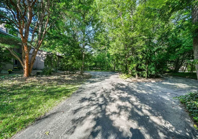 Photo 4 of Single family home for sale at 7880 Sunset Ln, Indianapolis, IN 46260 | MLS# 22124769 | Listing updated on 2026-10-05