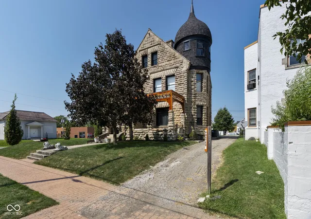 Photo 3 of Single family home for sale at 500 E Washington St, Frankfort, IN 46041 | MLS# 22124778 | Listing updated on 2026-09-11