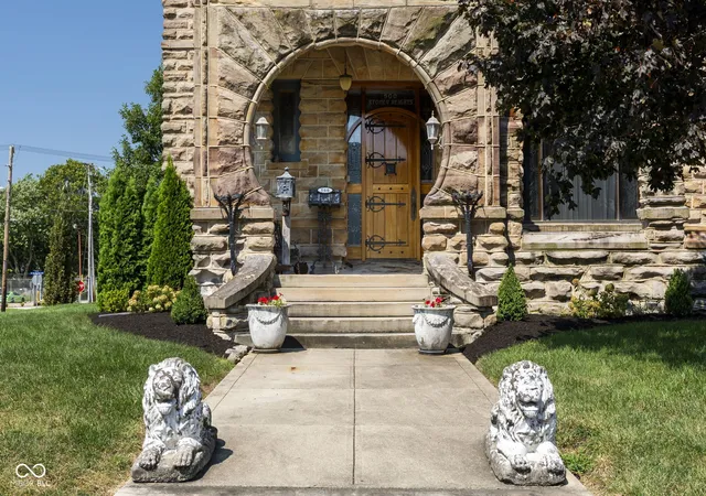 Photo 4 of Single family home for sale at 500 E Washington St, Frankfort, IN 46041 | MLS# 22124778 | Listing updated on 2026-09-11